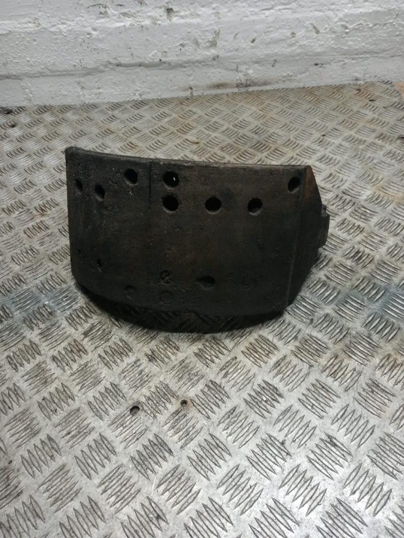 тормозные колодки Mercedes-Benz - фото №1