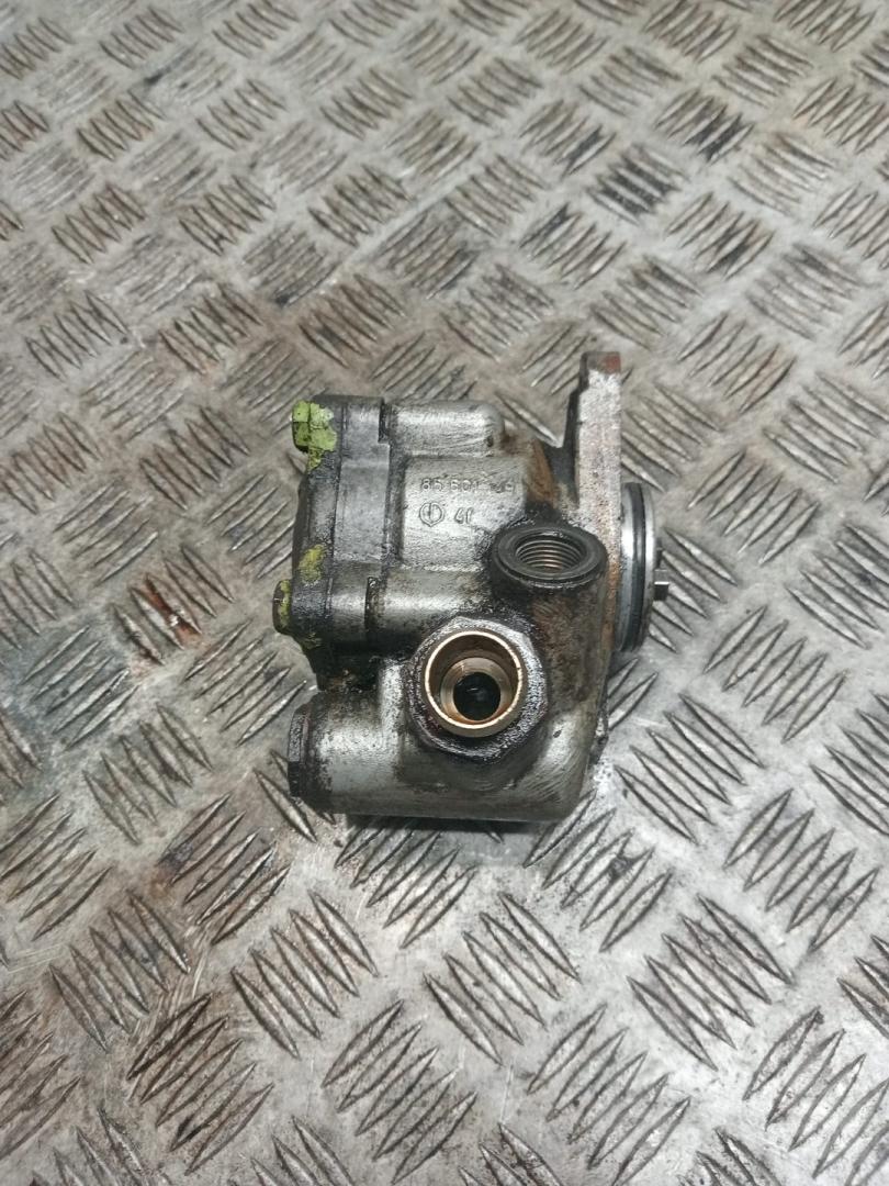 насос гидроусилителя руля MAN F2000 1 поколение (1994 - 1998), 99444525, 81471016082, 81471016086, 81471016090, 81471016103, 81471016116, 81471016136, 81471016140, 81471016161, 81471016168, 81471016170, 81471016180, 81471019082, 81471019103, 81471019121, 81471019136, 81471019161, 81991783154, 81471016121, 7685955181, 7685955181 - фото №1