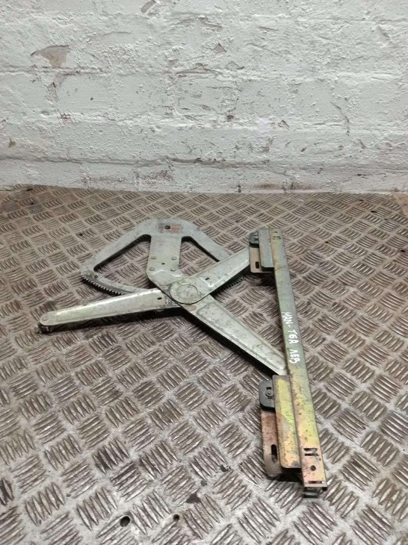 стеклоподъемник MAN TGA 1 поколение (2000 - 2008) - фото №1