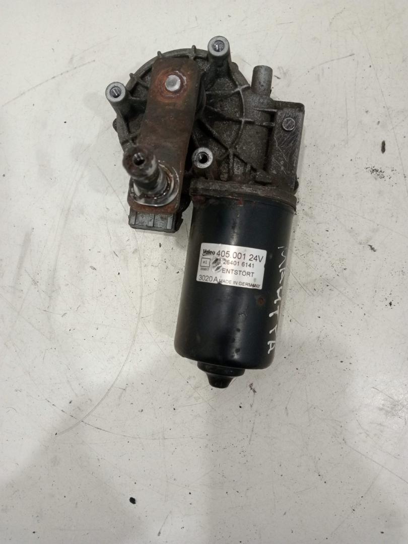 моторчик передних стеклоочистителей (дворников) MAN TGA 1 поколение (2000 - 2008), 81264016141, 81264016132, 81264016133, 81264016135, 81264016138, 81264016139, 81264016140, 81264016142, 81264016143, 81264016144, 81264016145, 81264016141 - фото №1