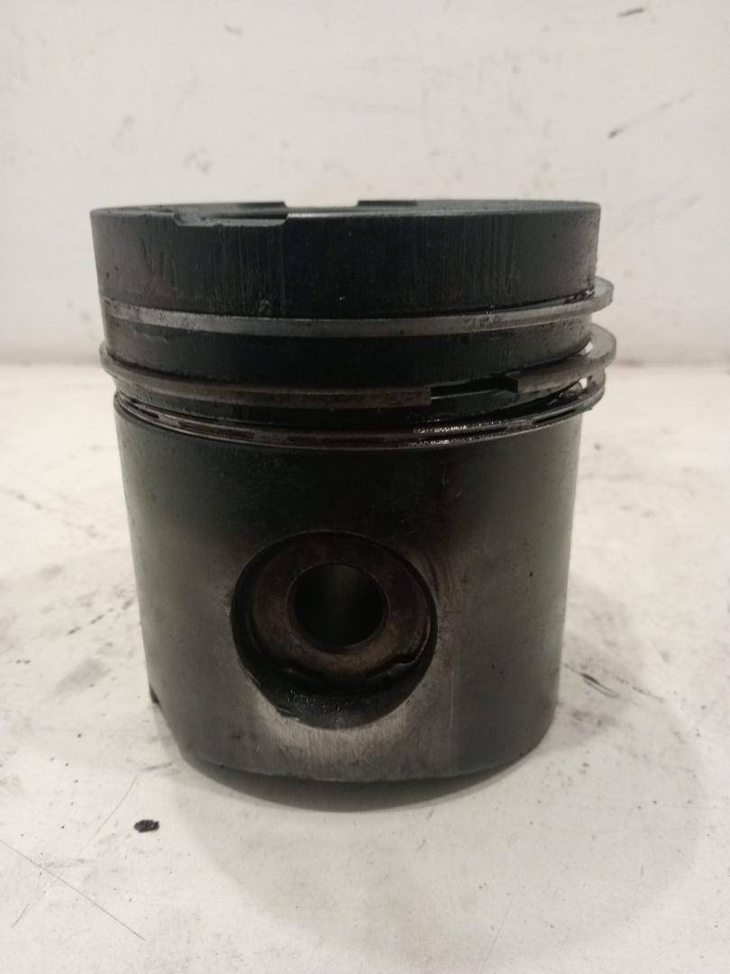 поршень MAN - фото №1