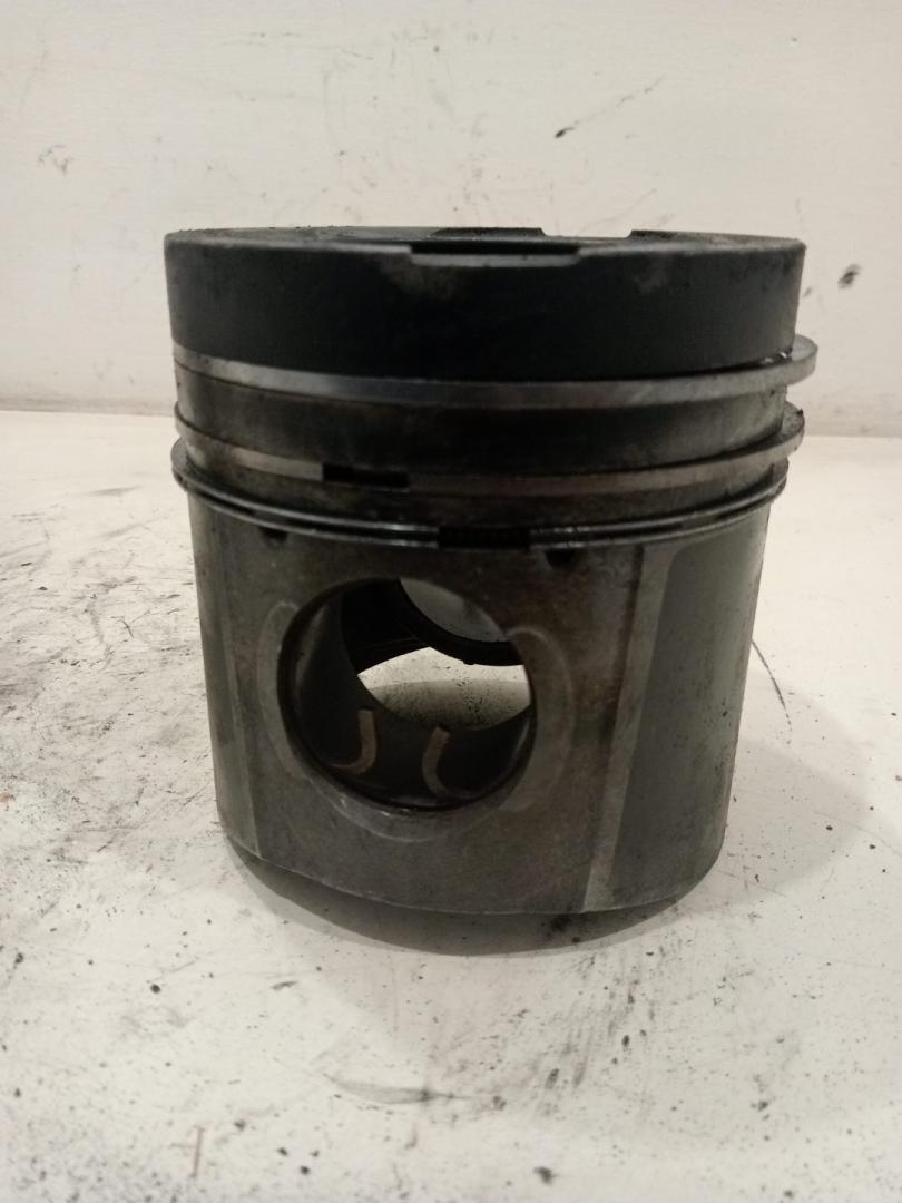 поршень MAN - фото №1