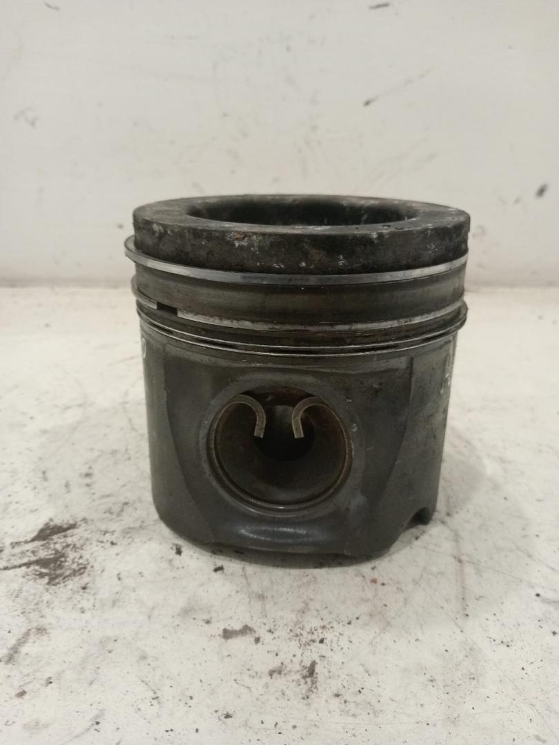 поршень Mercedes-Benz Actros 1 поколение (MP1) (1996 - 2003) - фото №1