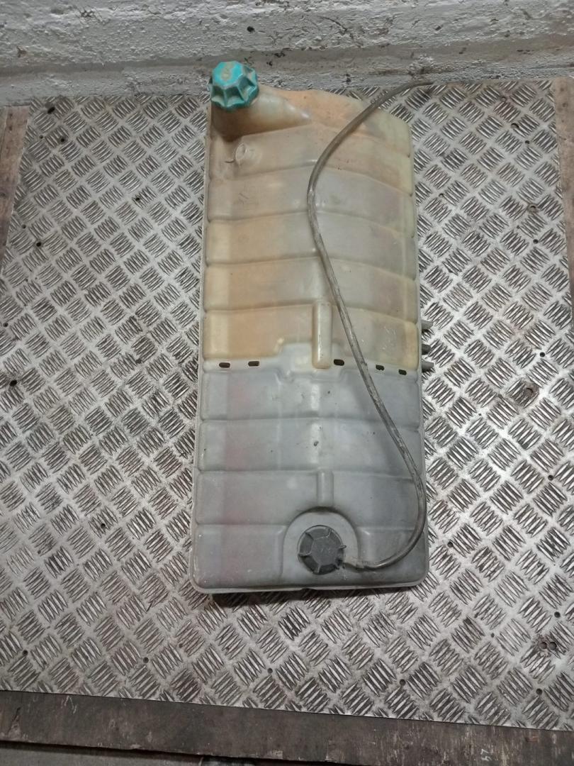 бачок расширительный MAN F2000 1 поколение (1994 - 1998), 81061110018, 81061026110, 81061026112, 81061026205, 81061026209, 81061026222, 81061026227, 81061110019, 81274210169, 81061110018, 81061026110, 81061110019, 81274210169 - фото №1