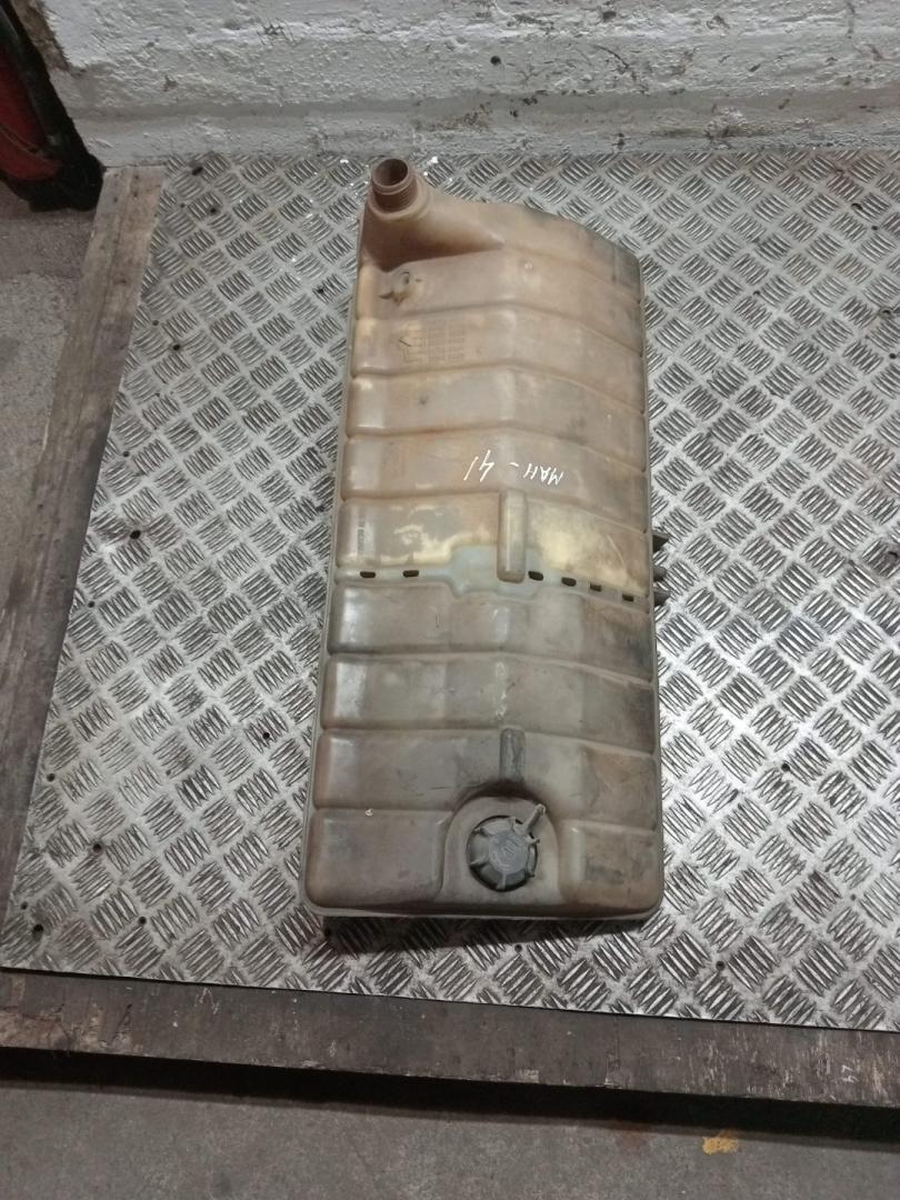 бачок расширительный MAN F2000 1 поколение (1994 - 1998), 81061026110, 81061026112, 81061026205, 81061026209, 81061026222, 81061026227, 81061110019, 81061026110, 81061110019 - фото №1