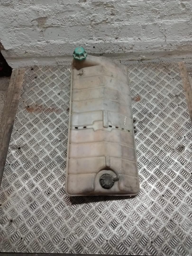 бачок расширительный MAN F2000 1 поколение (1994 - 1998), 81061110018, 81061026110, 81061026112, 81061026205, 81061026209, 81061026222, 81061026227, 81061110019, 81061110018, 81061026110, 81061110019 - фото №1