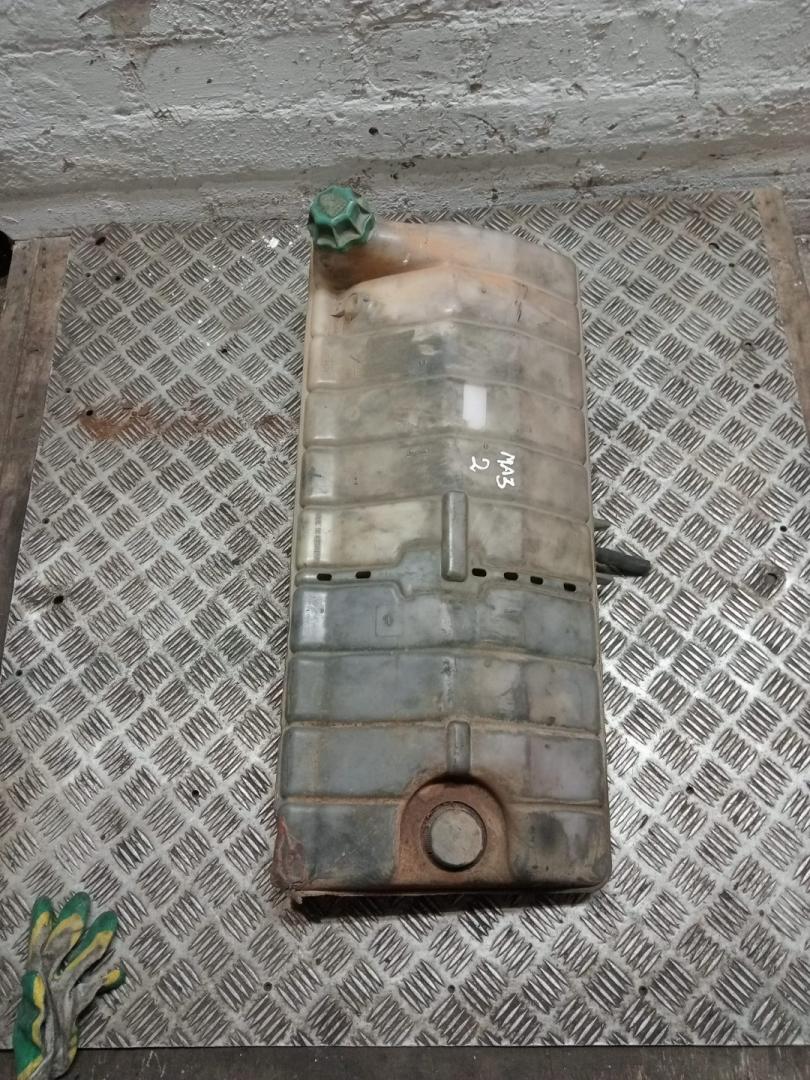 бачок расширительный МАЗ 5440 1 поколение (1997 - 2025), 81061110018, 81061026110, 81061026112, 81061026205, 81061026209, 81061026222, 81061026227, 81061110019, 81061110018, 81061110019, 81274210152, 81274210152, 81061026227 - фото №1