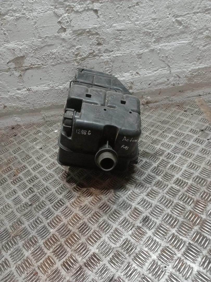 бачок расширительный Mercedes-Benz Actros 1 поколение (MP1) (1996 - 2003), A0005003049, 0005003049, A0005003449, 0005003849, A0005003849, 0005003449, A9425420217, 9425420217, A9425420017, 9425420017, A0005003049, 0005003049, A9425420217, 9425420217 - фото №1