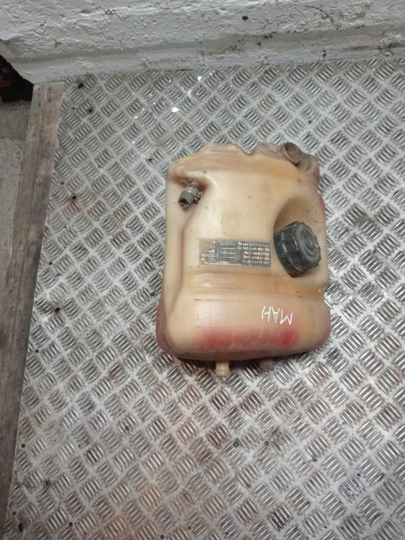 бачок расширительный Renault Magnum 1 поколение (1990 - 1997), 5010514790, 5010619113, 5516031803, 5010514270, 5010514790, 5516031803, 5010514270 - фото №1