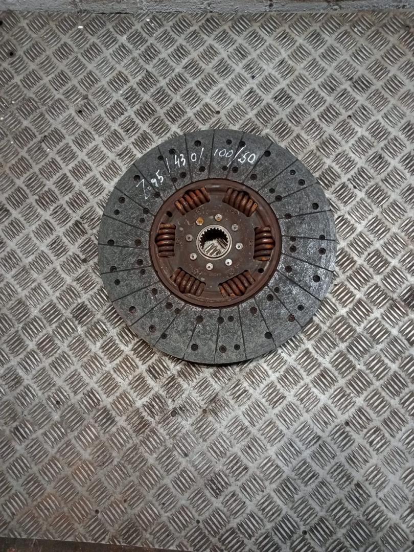 диск сцепления Scania 124 1 поколение (1996 - 2004), 1878003066, 1111148, 1321258, 1340192, 1386931, 1444110, 571271, 571268, 571283, 571292, 1210032, 1749123, 571262, 571447, 1321253, 1324883, 1368697, 1412319, 1510032, 571300, 571256, 571284, 571295, 1409769, 1929397, 571305, 1878003066 - фото №1