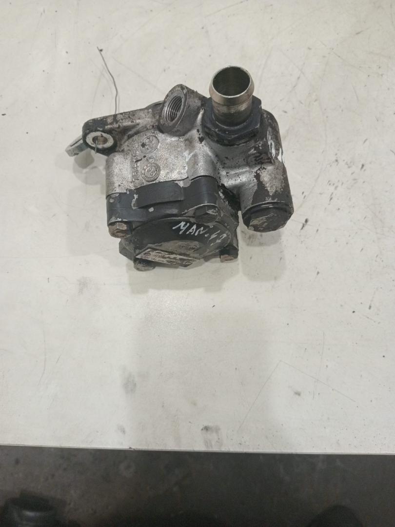 насос гидроусилителя руля MAN F2000 1 поколение (1994 - 1998), 7685955102, 81471016137, 81471016181, 81471019137, 81471016162, 81471016122, 81471019162, 81471019122, 7685955102 - фото №1