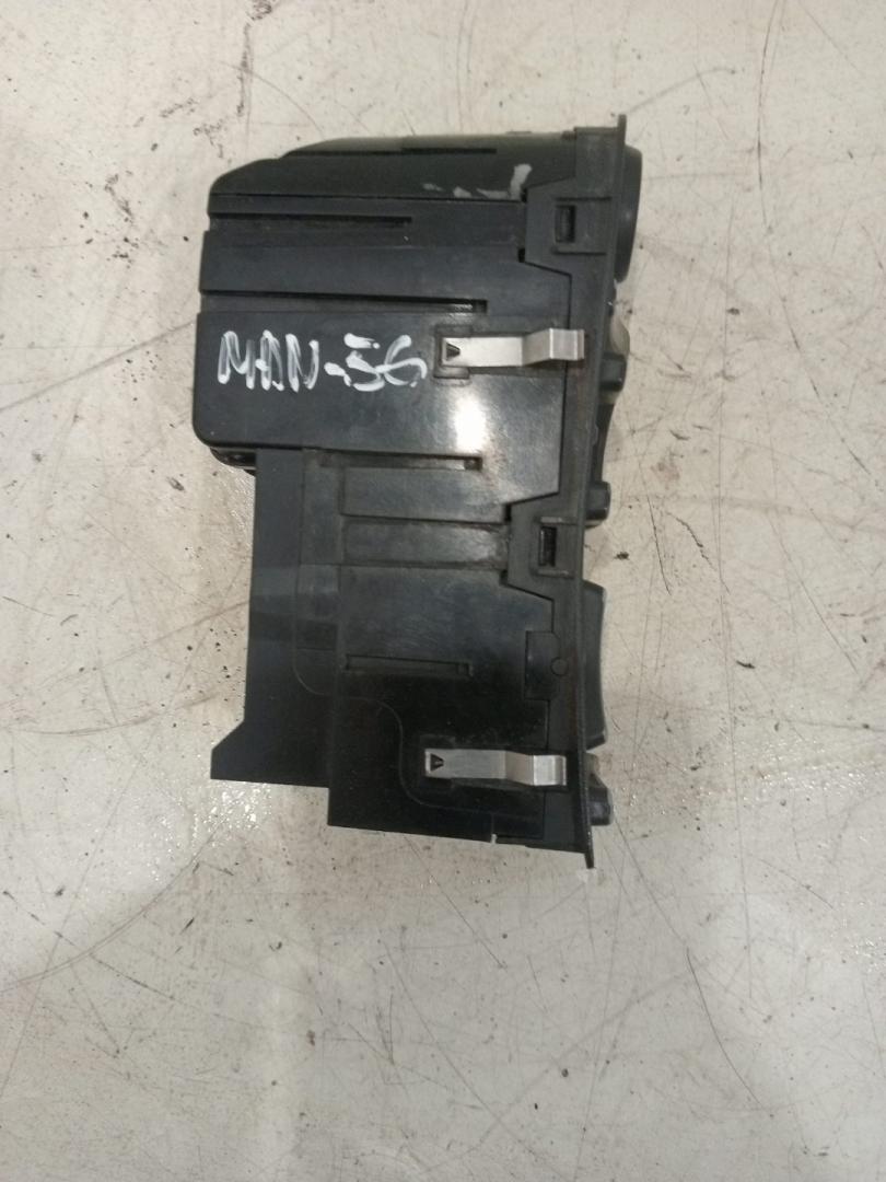 блок управления стеклоподъемниками MAN TGA 1 поколение (2000 - 2008), 81258067090, 81258067077, 81258067060, 81258067101, 81258067090 - фото №1