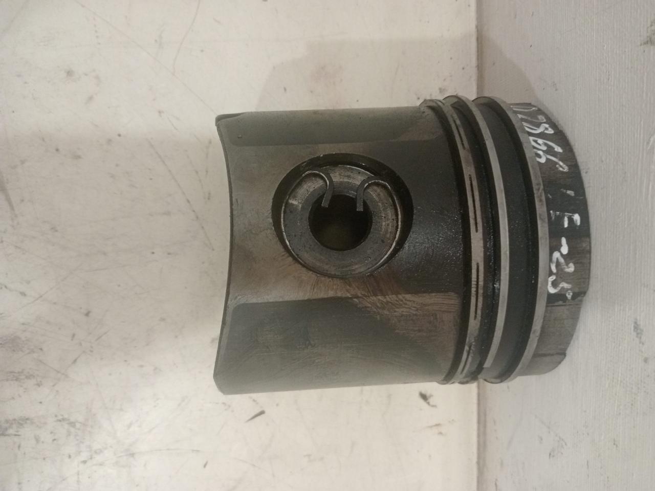 поршень MAN - фото №1