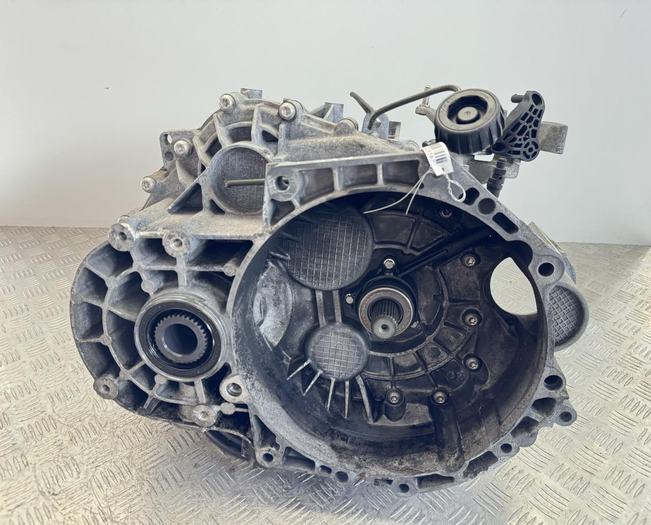 КПП механическая (МКПП) Volkswagen Tiguan 1 поколение 2008, 2.0 л., TD, дизель, МКПП, полный привод, KVC - фото №1