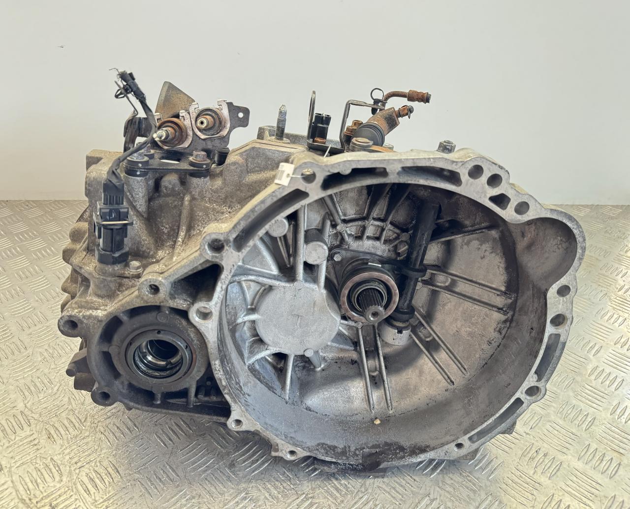 КПП механическая (МКПП) Kia Carens 2 поколение 2008, 2.0 л., i, бензин, МКПП, передний привод, L7L - фото №1