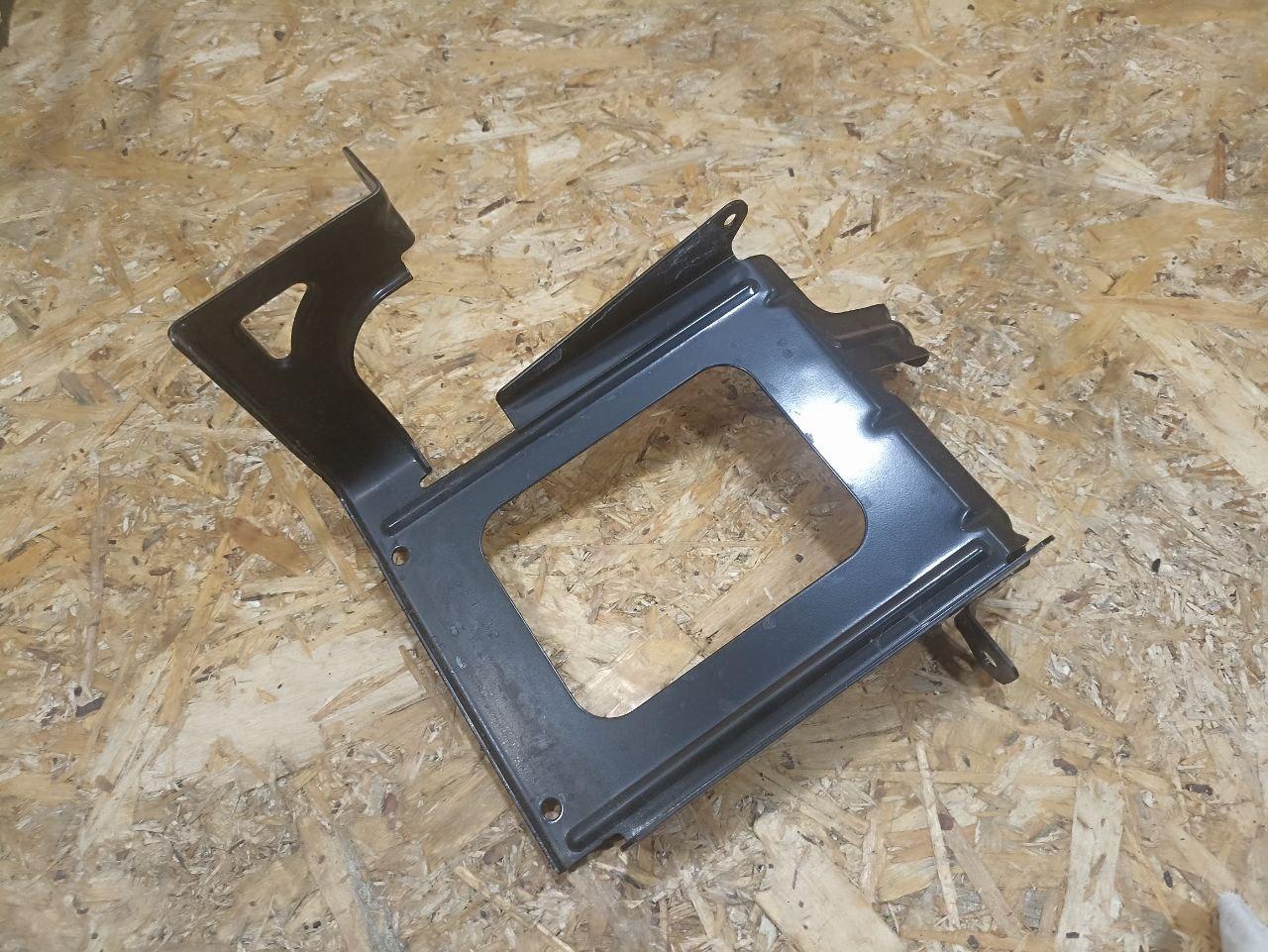 кронштейн (крепление) BMW X5 E70 2007, 3.0 л., D, M57 D30 (306D3), дизель, АКПП, черный, внедорожник 5 дв., полный привод, правый руль, 65159202150, 9202150, 65156951371, 6951371 - фото №1