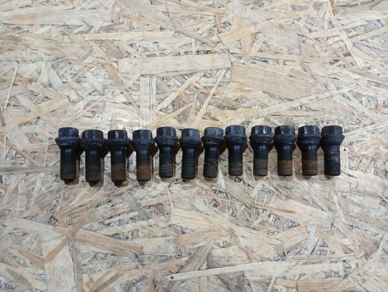 болт колесный BMW 3 серия F30/F31/F34 F30 2014, 2.0 л., дизель, АКПП, черный, седан, полный привод, правый руль, 36136890324, 6890324, 36136781151, 6781151, 36136774896, 6774896 - фото №1