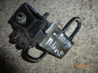 петля двери Volkswagen Polo 4 поколение 2003