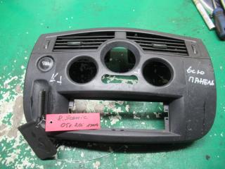 рамка под магнитолу Renault Scenic 2 поколение 2005, 2.0 л., бензин, АКПП, минивэн, 8200125077