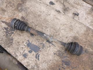 полуось передняя правая (приводной вал, ШРУС) Volkswagen Passat B5 1997, 1.6 л., i, бензин, МКПП, универсал
