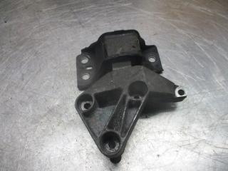 подушка крепления двигателя Renault Kangoo 2 поколение 2010, 1.5 л., МКПП, фургон, 8200437464