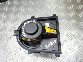 моторчик печки Skoda Octavia 1 поколение (A4) 1998, 1.6 л., МКПП, хетчбэк 5 дв., 1J1819021A