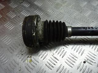 полуось (приводной вал, ШРУС) Volkswagen Polo 4 поколение 2005, 1.2 л., МКПП, хетчбэк 5 дв., 6Q0407271AT