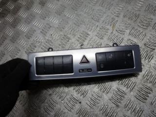 кнопка аварийной сигнализации Mercedes-Benz C-Класс W203/S203/CL203 [рестайлинг] 2005, 1.8 л., МКПП, седан, 2038700910