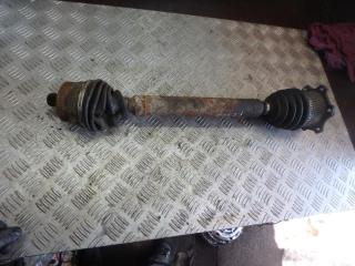 полуось передняя левая (приводной вал, ШРУС) Volkswagen Passat B5 1998, 2.3 л.
