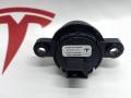 кнопка открытия багажника Tesla Model Y 1 поколение (2020 - 2025), 1501907-00-B - фото №2