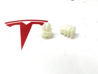 клипса Tesla Model Y 1 поколение (2020 - 2025), 1092696-00-B
