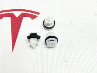 клипса Tesla Model Y 1 поколение (2020 - 2025)