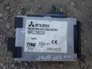 блок управления центральным замком Mitsubishi Carisma 1 поколение [рестайлинг] 2001, 1.9 л., МКПП, хетчбэк 5 дв., MR238029