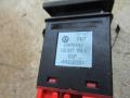 кнопка ручного тормоза (ручника) Volkswagen Golf 3 поколение 2000, 1.4 л., МКПП, хетчбэк 5 дв., 1J0927134A - фото №3