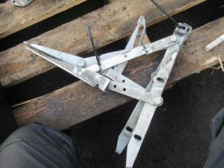 петля капота Mercedes-Benz Vito W638 2001, 2.2 л., МКПП, микроавтобус