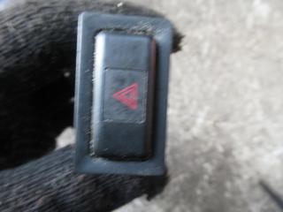 кнопка аварийной сигнализации Toyota RAV4 1 поколение (XA10) 1996, 2.0 л., МКПП, внедорожник 3 дв.
