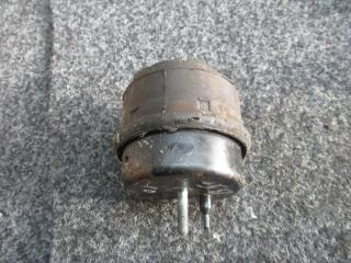 подушка крепления двигателя Volkswagen Passat B5 2001