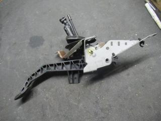 педаль Ford Focus 1 поколение [рестайлинг] 2005, 1.8 л., МКПП, хетчбэк 5 дв., 4M517B633XA