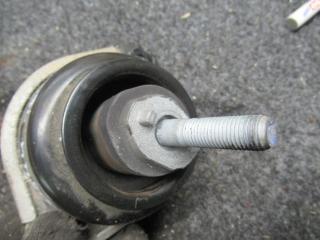подушка крепления двигателя Volkswagen Touareg 1 поколение 2005, 3.0 л., МКПП, внедорожник 5 дв., 7L8199131A