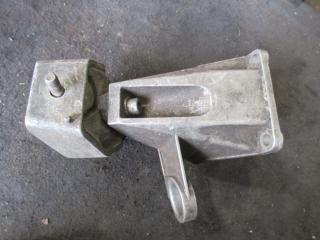 кронштейн КПП Audi A6 4A/C4 1996, 4A0399114C