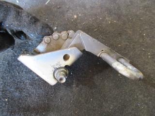 петля двери Volkswagen Polo 4 поколение 2004, 6Q0831412