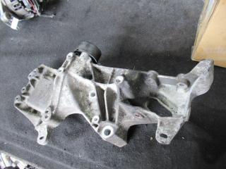 кронштейн генератора Renault Scenic 1 поколение 1997, 1.6 л., 7700274249