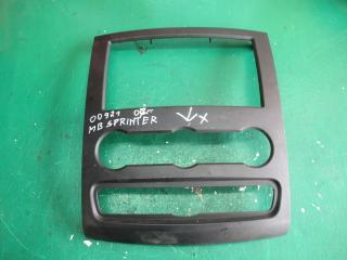 рамка под магнитолу Mercedes-Benz Sprinter 2 поколение (W906) 2007, 2.2 л., МКПП, микроавтобус, A9066800017