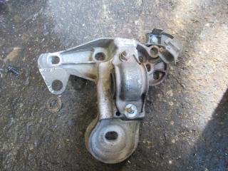кронштейн двигателя Volkswagen Passat B5 1998, 8E0199352F