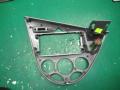рамка под магнитолу Ford Focus 1 поколение 2001, 1.6 л., АКПП, универсал, 98ABA046A04 - фото №2