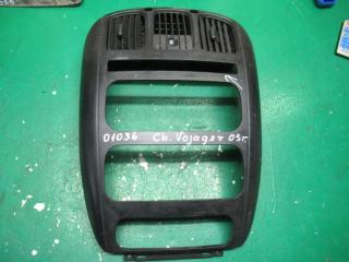 рамка под магнитолу Chrysler Grand Voyager 4 поколение 2003, 2.4 л., МКПП, минивэн, 05009180AA