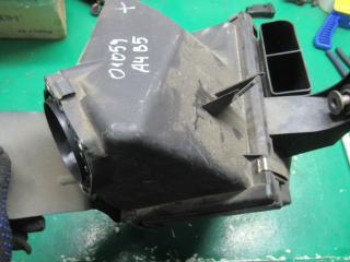 корпус воздушного фильтра Audi A4 B5 1995, 1.8 л., АКПП, седан, 058133837