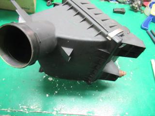 корпус воздушного фильтра Volkswagen Passat B5 1998, 058133843