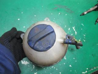 бачок расширительный Volkswagen Golf 1 поколение 1992, 1H0121407