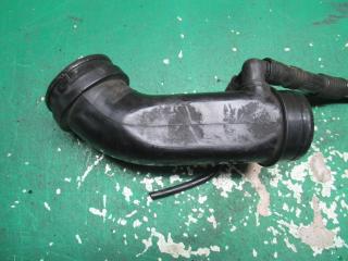 патрубок (трубопровод, шланг) Volkswagen Golf 3 поколение 1999, 1.6 л.